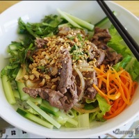 Bún bò xào xả - Lemongrass stir fry beef with Vietnamese rice noodle